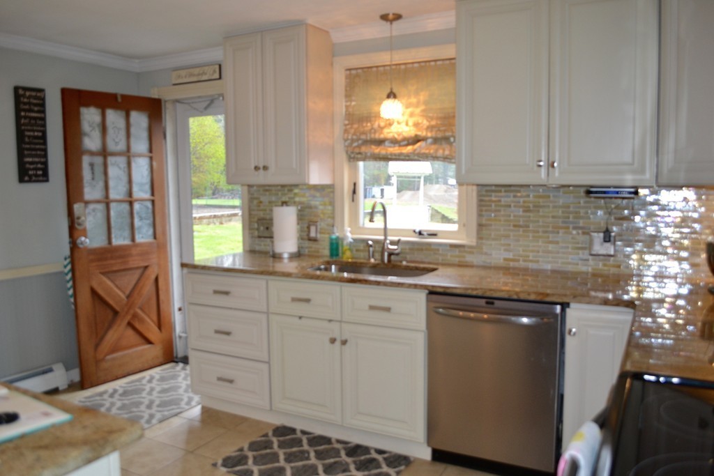 52 Abbott Road North Reading, MA 01864 - Photo 2 of 25 Gallery Image 2