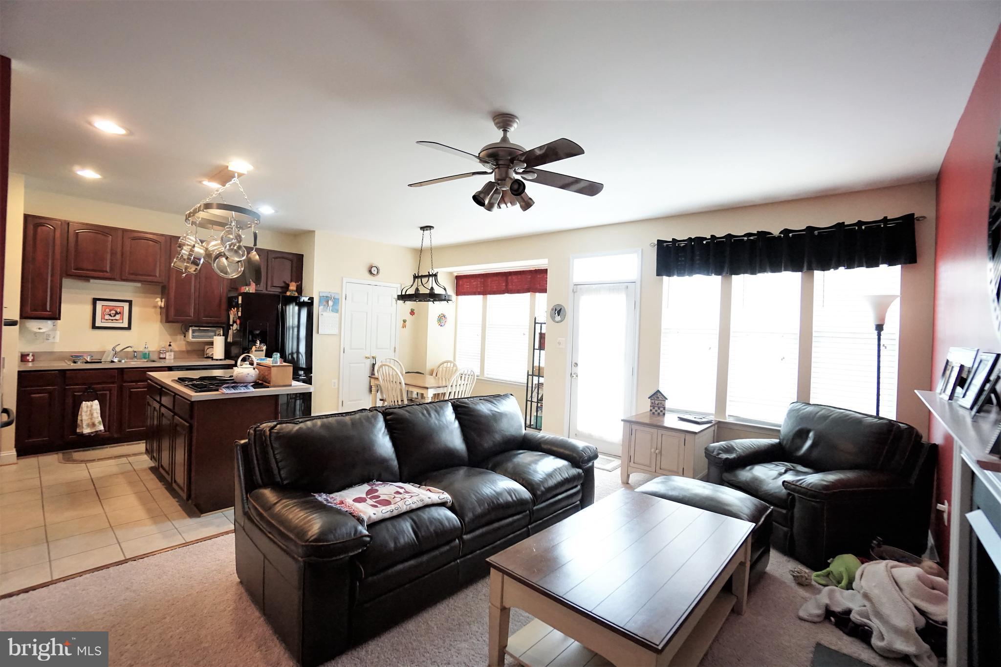 621 Springhouse Square Southeast Leesburg, VA 20175 - Photo 8 of 27 Family Room
