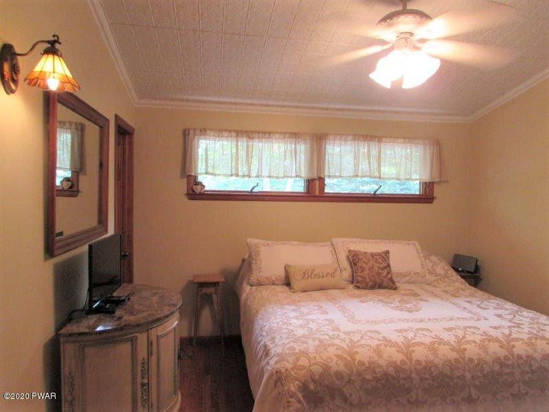 109 Rimrock Lane Hawley, PA 18428 - Photo 18 of 54 18 master bedroom