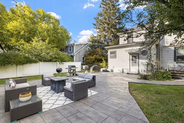 $335,000 | 202 Hickory Street, New Lenox, IL 60451