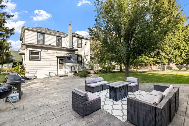 $335,000 | 202 Hickory Street, New Lenox, IL 60451