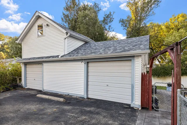 $335,000 | 202 Hickory Street, New Lenox, IL 60451