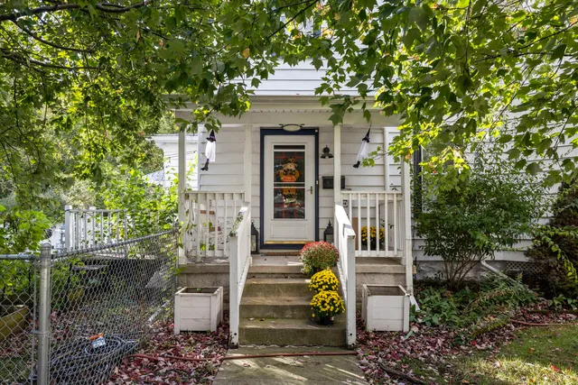 $335,000 | 202 Hickory Street, New Lenox, IL 60451