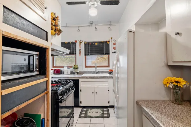 $335,000 | 202 Hickory Street, New Lenox, IL 60451