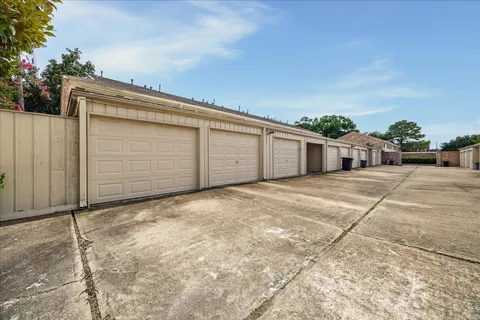 $327,500 | 5823 Valley Forge Drive, Unit 93, Houston, TX 77057