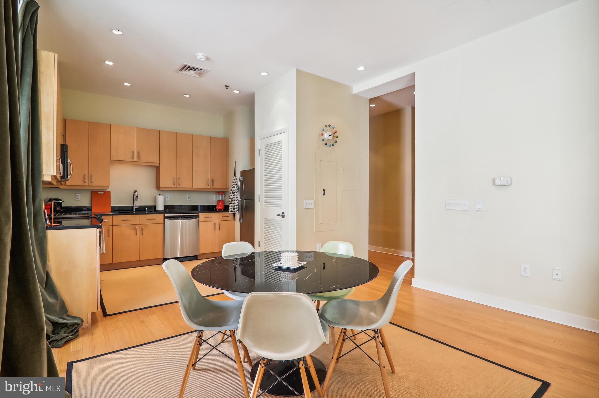675 E Street Northwest, Unit 250 Washington, DC 20004 - Photo 2 of 19 Dining