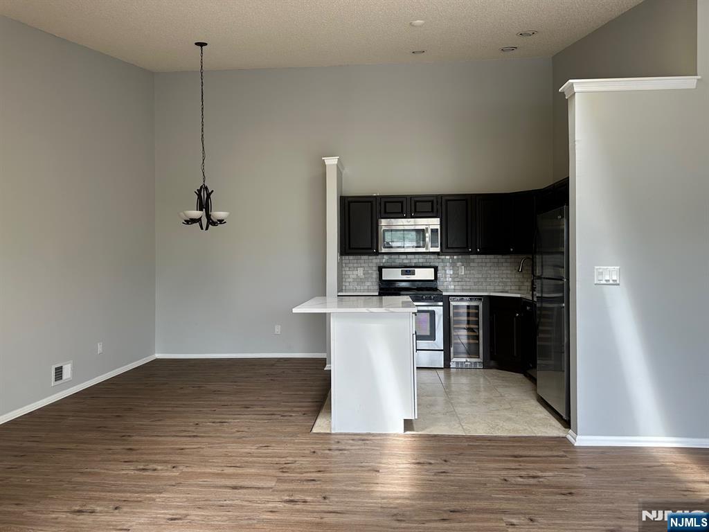 965 Juniper Way, Unit 965 Mahwah, NJ 07430 - Photo 3 of 16