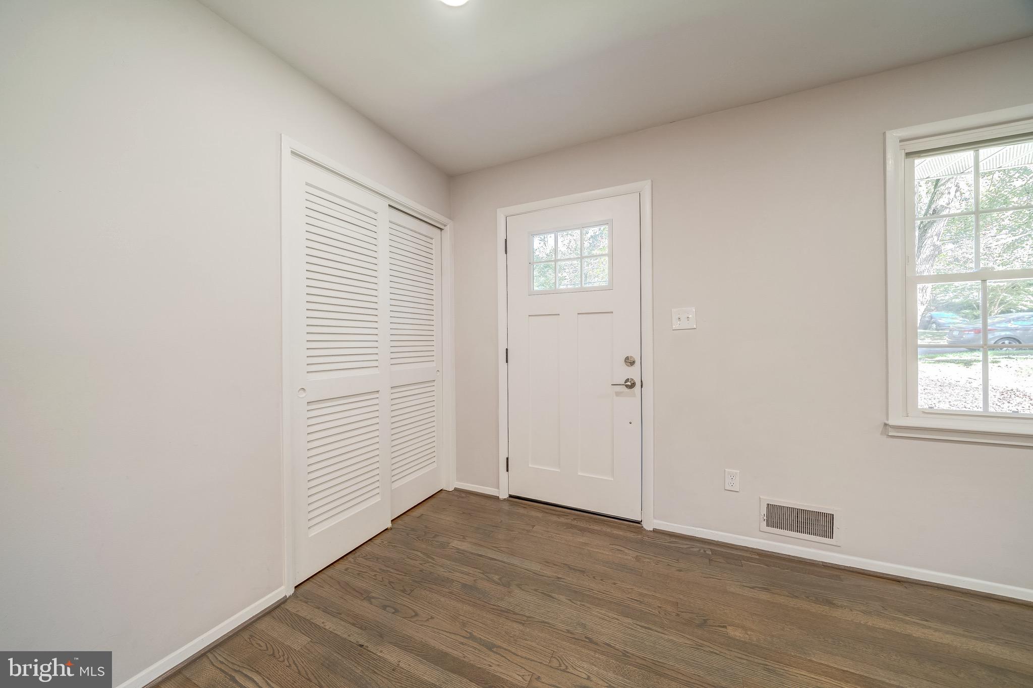 5414 Inverchapel Road Springfield, VA 22151 - Photo 5 of 34