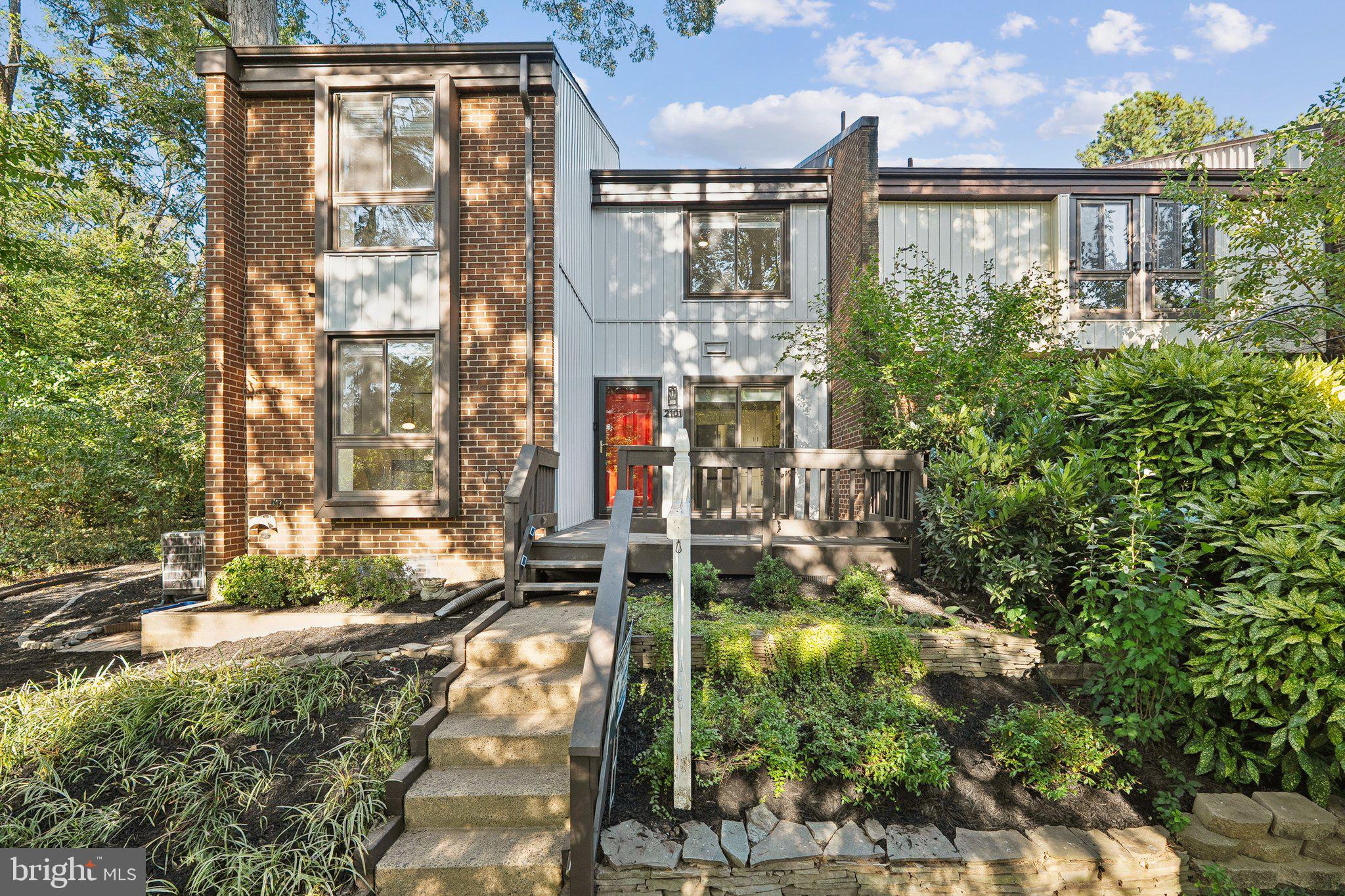 a view of building with yard