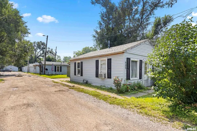 $289,000 | 523 Sanford Street, East Peoria, IL 61611