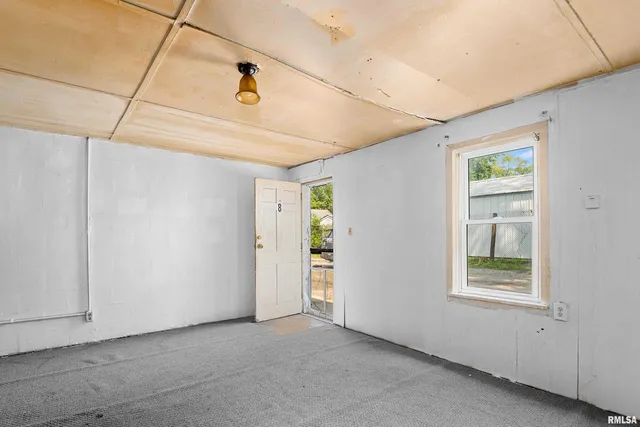 $289,000 | 523 Sanford Street, East Peoria, IL 61611