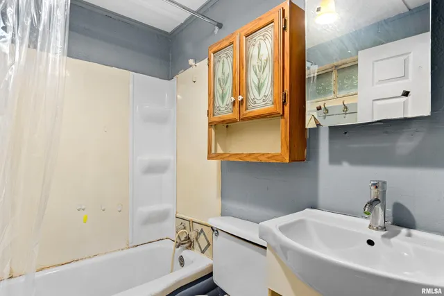 $289,000 | 523 Sanford Street, East Peoria, IL 61611