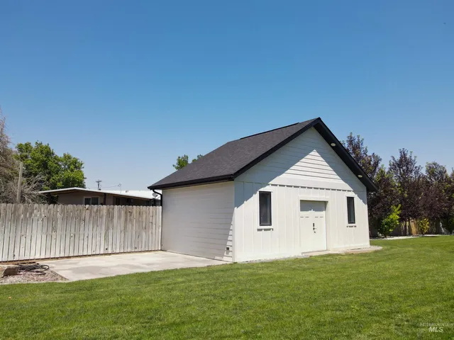 $1,670,000 | 204 South 82nd Street East, Burley, ID 83318