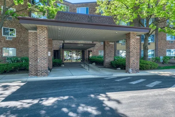 $189,000 | 1475 Rebecca Drive, Unit 418, Hoffman Estates, IL 60169