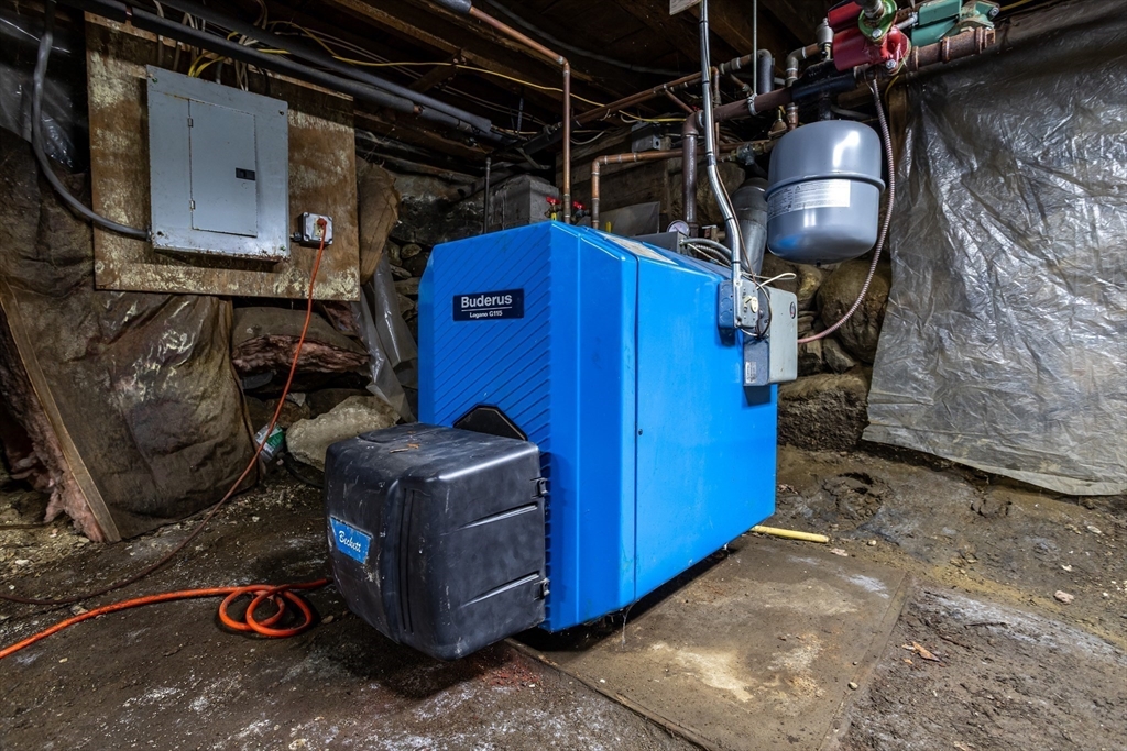 18 North Main Street Templeton, MA 01436 - Photo 21 of 42 a room with chairs