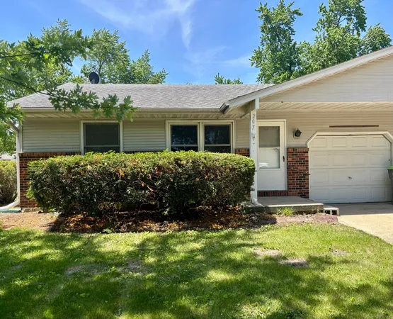 $1,650 | 207 South King Street, Unit 207, Cortland, IL 60112