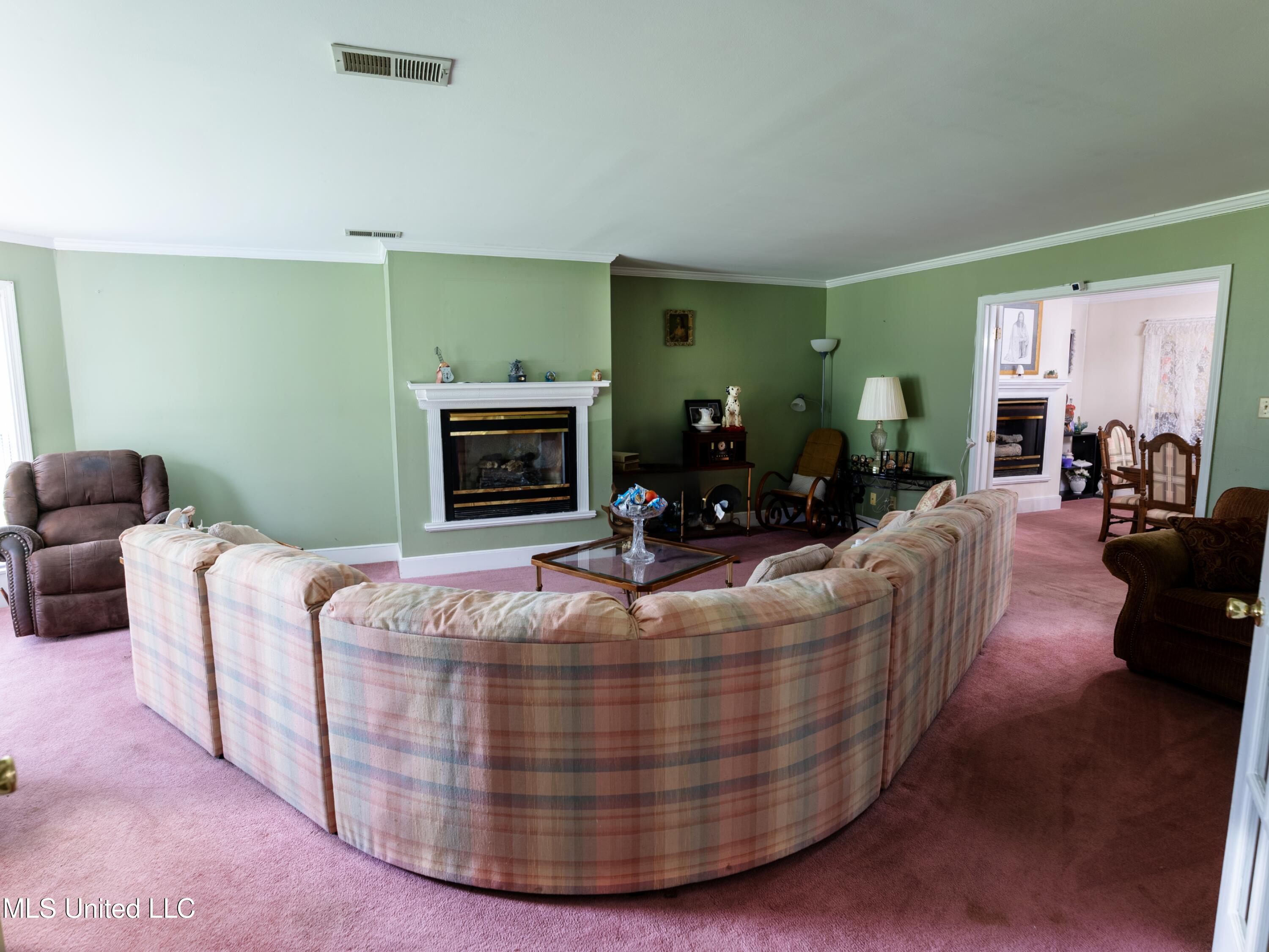 5730 Stateline Road Southaven, MS 38671 - Photo 5 of 20 Living Room