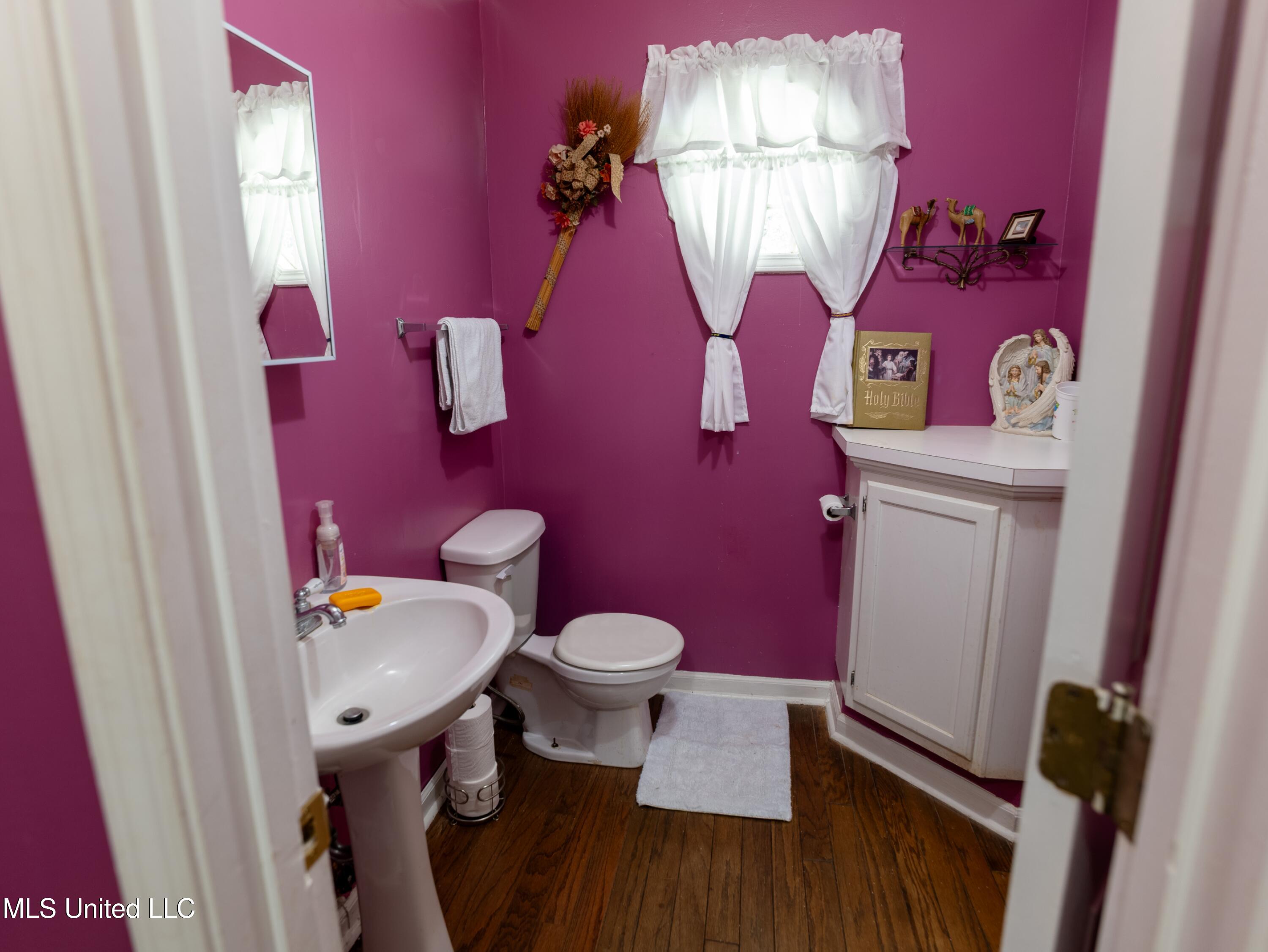 5730 Stateline Road Southaven, MS 38671 - Photo 8 of 20 Bathroom1