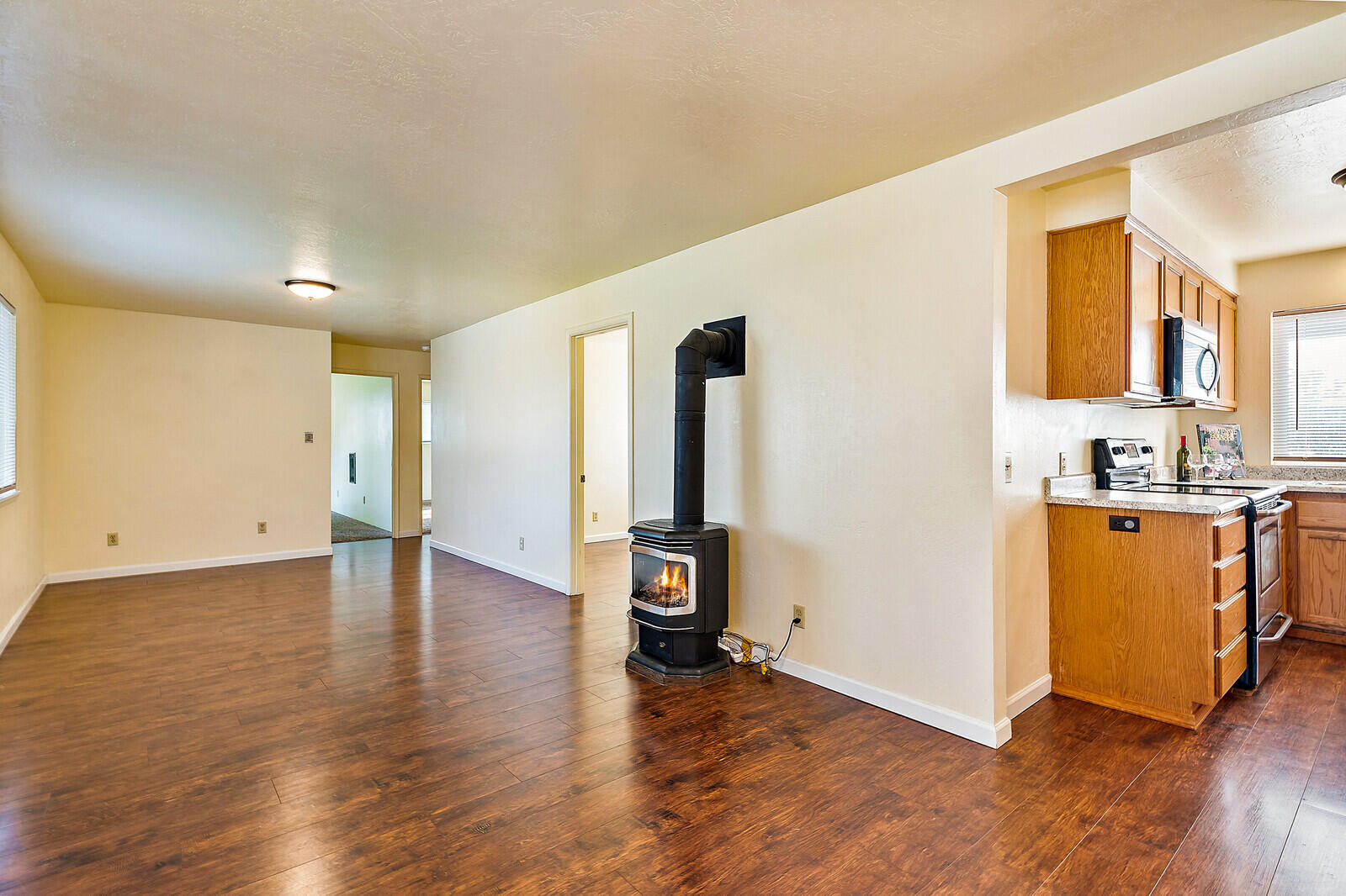 2951 Merriman Road Medford, OR 97501 - Photo 10 of 21 17_MR_17_mls