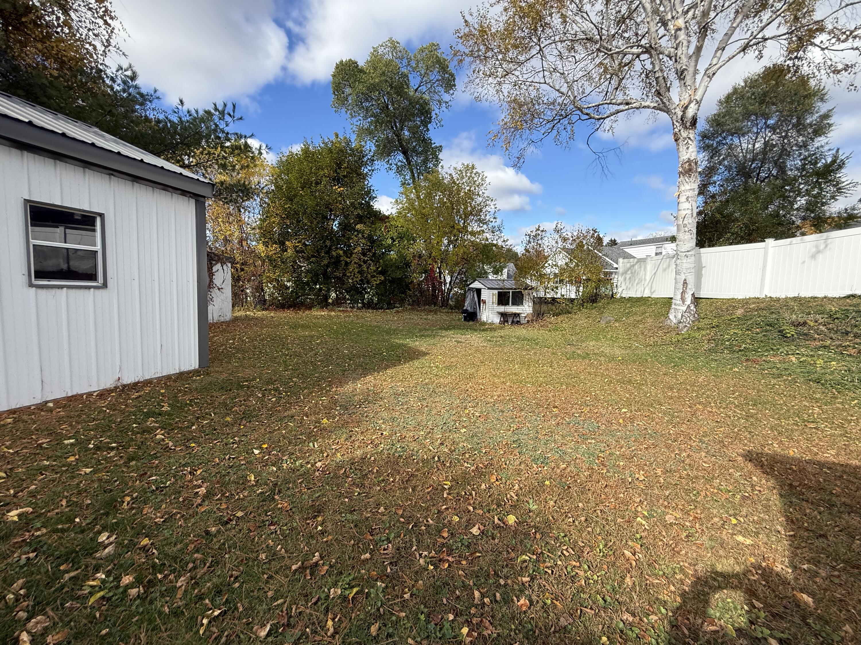 13 Colony Place Millinocket, ME 04462 - Photo 4 of 32 IMG_5877