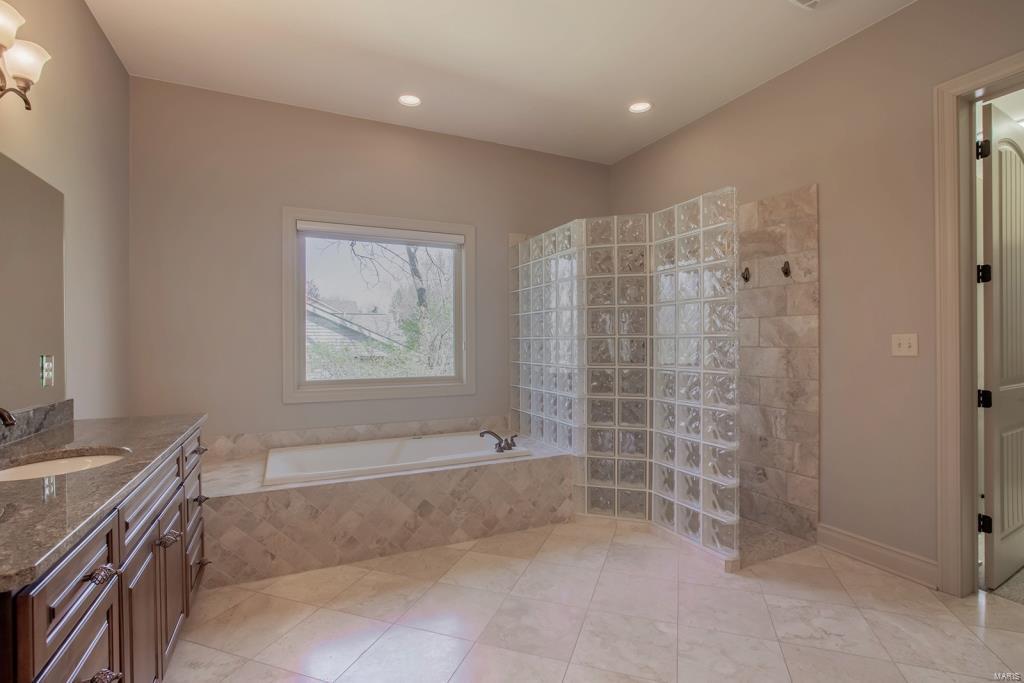 715 North Spoede Road Creve Coeur, MO 63141 - Photo 28 of 61 Gallery Image 28