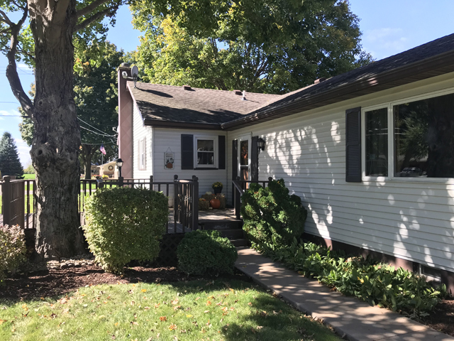 307 Prairie Street Spring Valley, IL 61362 - Photo 1 of 21 front view of a house with a yard