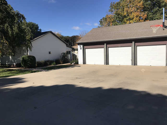 307 Prairie Street Spring Valley, IL 61362 - Photo 3 of 21 a view of large house with a yard