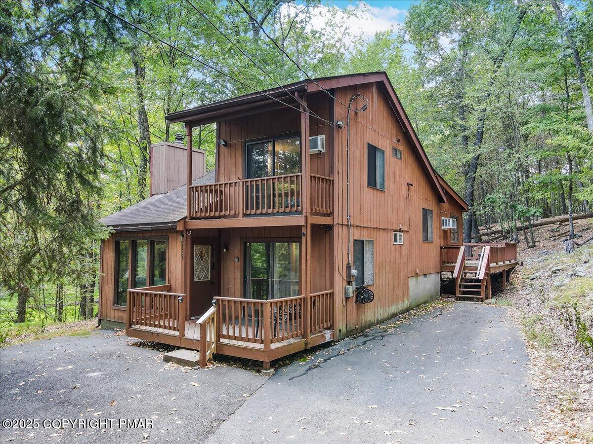 2108 Scarborough Way Bushkill, PA 18324 - Photo 2 of 105 Front Esterior