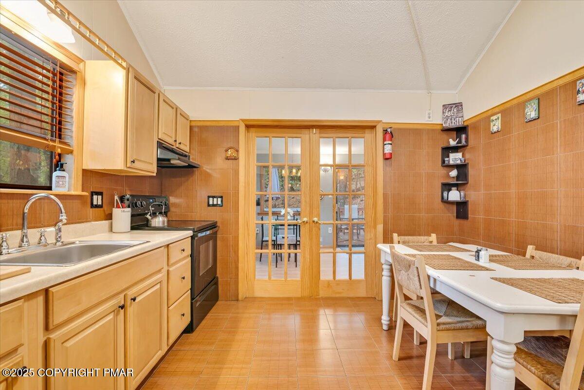 2108 Scarborough Way Bushkill, PA 18324 - Photo 25 of 105 Kitchen/French Doors to Family Room