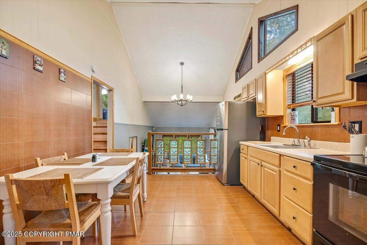 2108 Scarborough Way Bushkill, PA 18324 - Photo 26 of 105 Kitchen/View to Living Room
