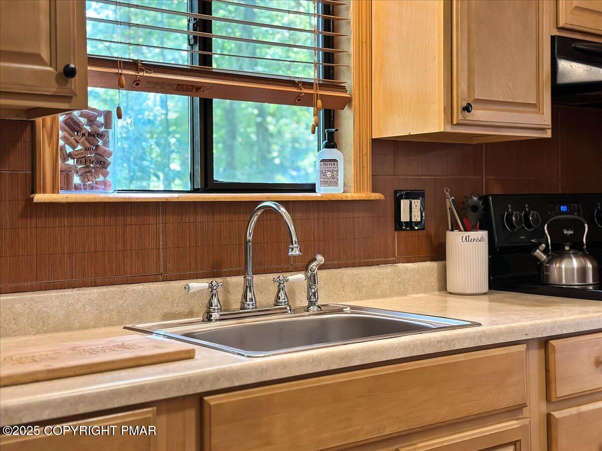 2108 Scarborough Way Bushkill, PA 18324 - Photo 27 of 105 Kitchen