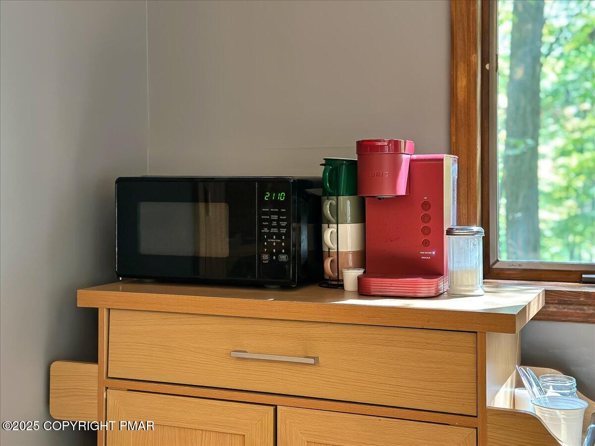 2108 Scarborough Way Bushkill, PA 18324 - Photo 39 of 105 a utility room with washer and dryer