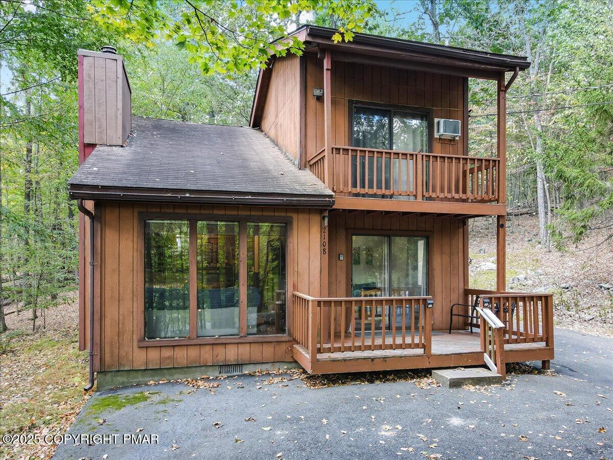 2108 Scarborough Way Bushkill, PA 18324 - Photo 5 of 105 Front Exterior