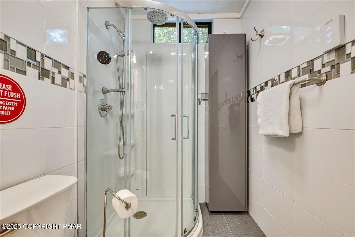 2108 Scarborough Way Bushkill, PA 18324 - Photo 50 of 105 Primary Ensuite Bath