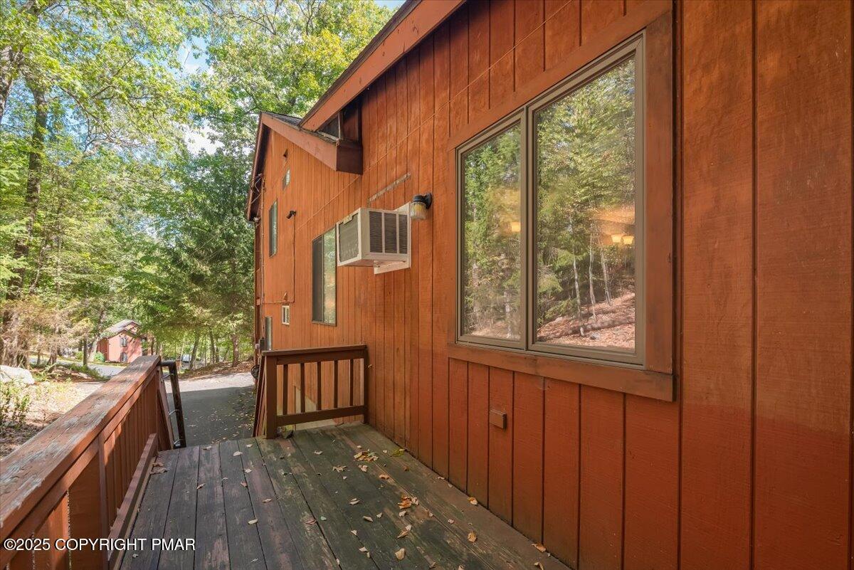 2108 Scarborough Way Bushkill, PA 18324 - Photo 59 of 105 Side Deck