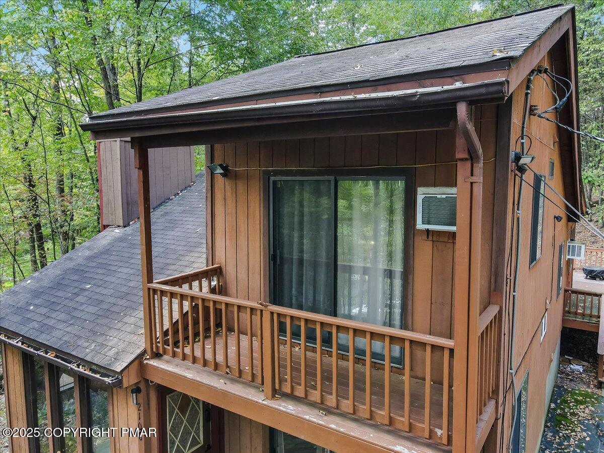 2108 Scarborough Way Bushkill, PA 18324 - Photo 65 of 105 Primary Balcony