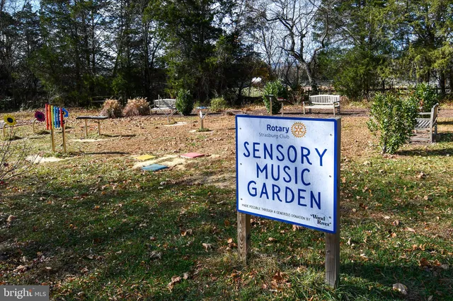 a sign that is on the side of the road
