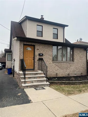 $2,200 | 66 Tuttle Street, Unit 2, Wallington, NJ 07057