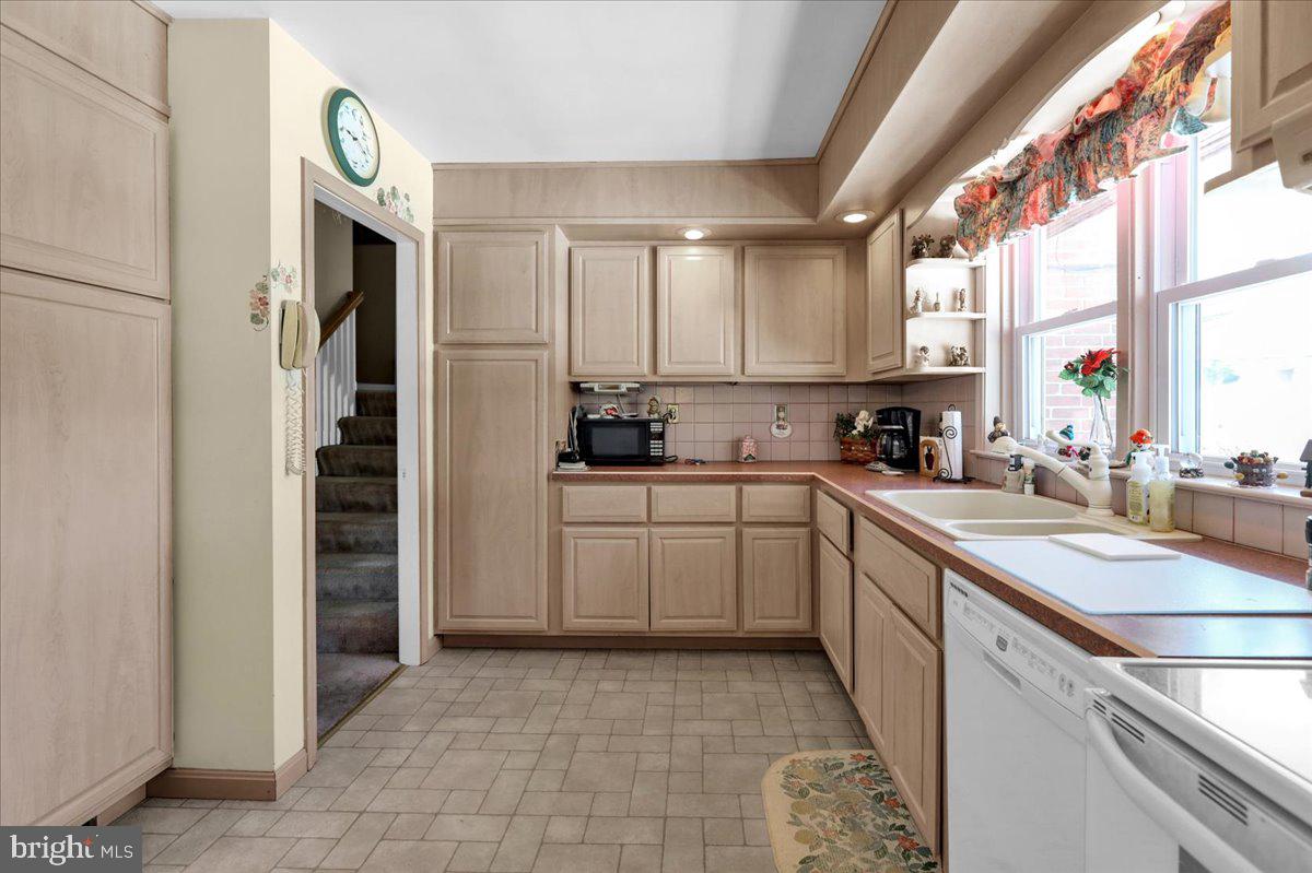 904 Snyder Road Reading, PA 19609 - Photo 10 of 31 Gallery Image 10