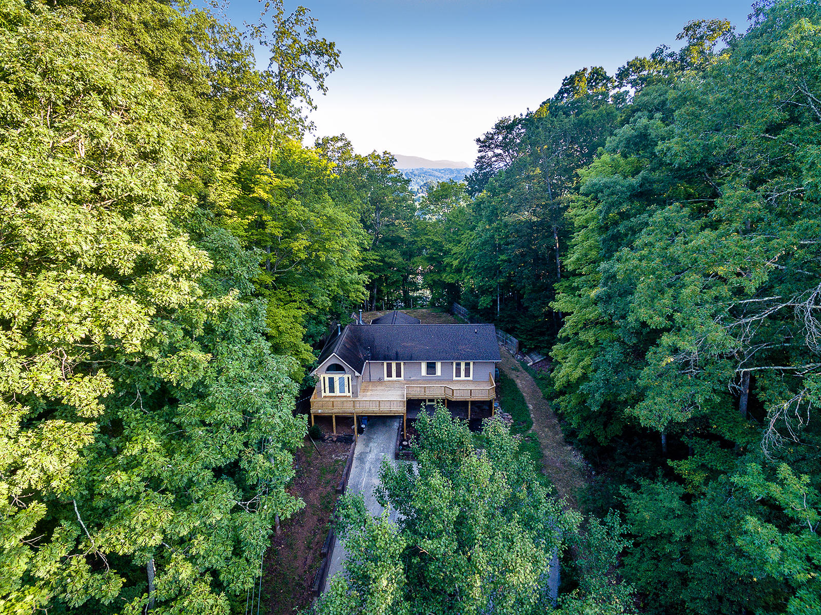 330 Ridgewood Drive Clinton, TN 37716 - Photo 3 of 21 DJI_0008_sm