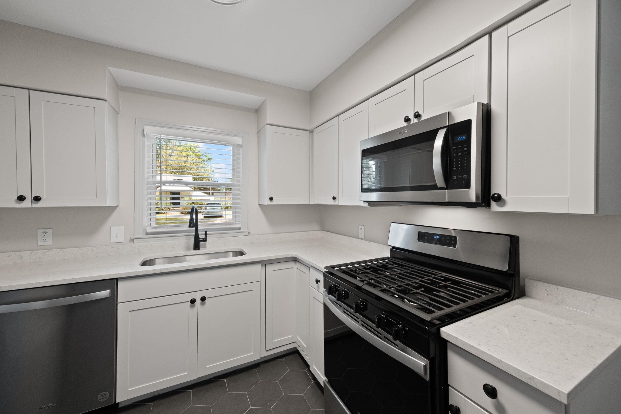 688 Berry Road Memphis, TN 38117 - Photo 11 of 16