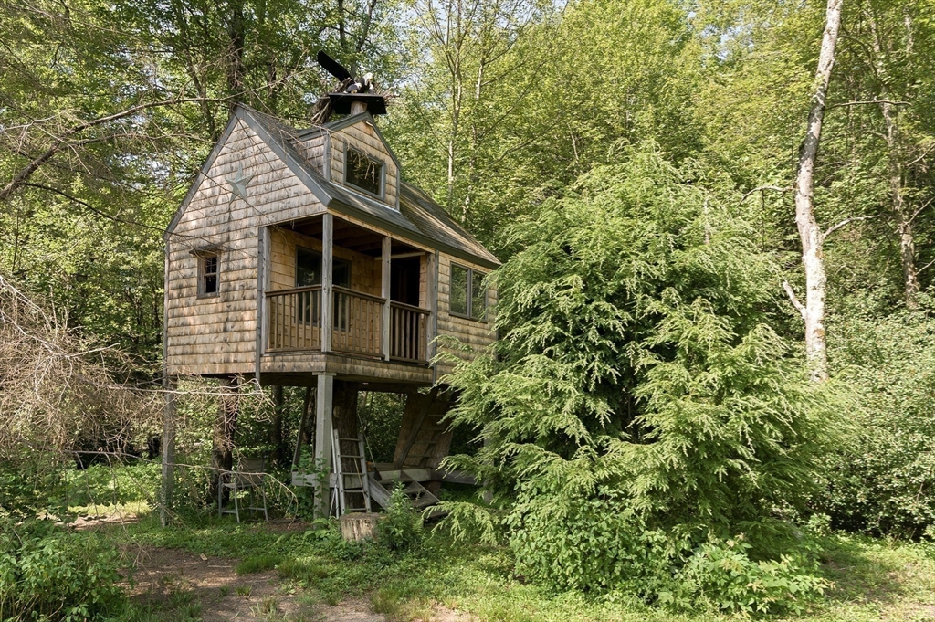 77 Barrel Road Westminster, MA 01473 - Photo 4 of 42 a house view with a garden space
