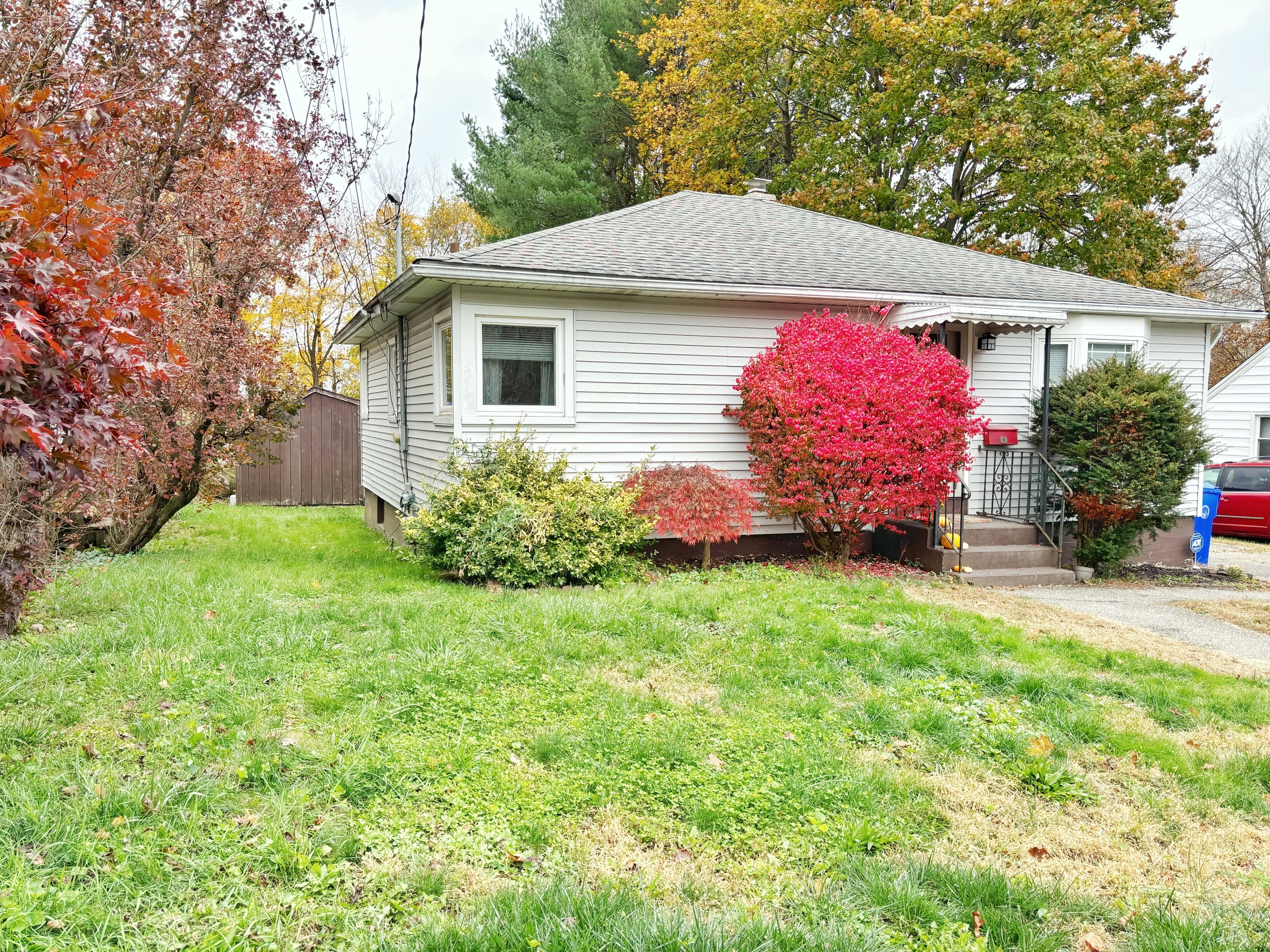 118 Bannon Street Torrington, CT 06790 - Photo 1 of 27 a front view of a house with garden