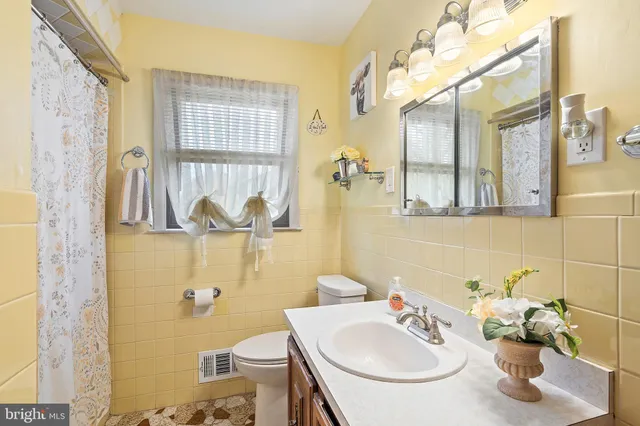 $589,900 | 733 Commonwealth Boulevard, Toms River, NJ 08757