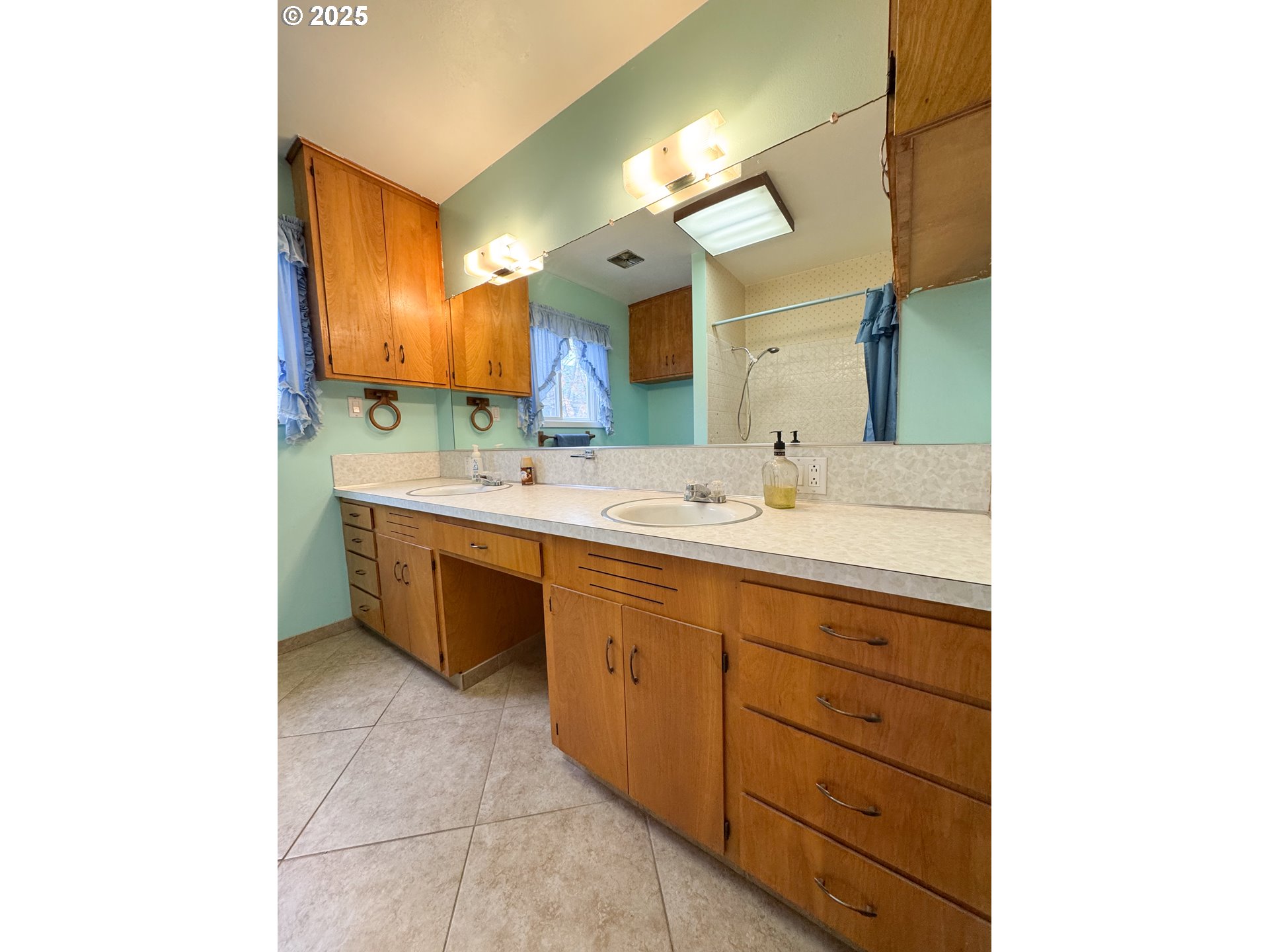 2050 Birch Street Baker City, OR 97814 - Photo 15 of 31 a spacious bathroom with a double vanity sink mirror and