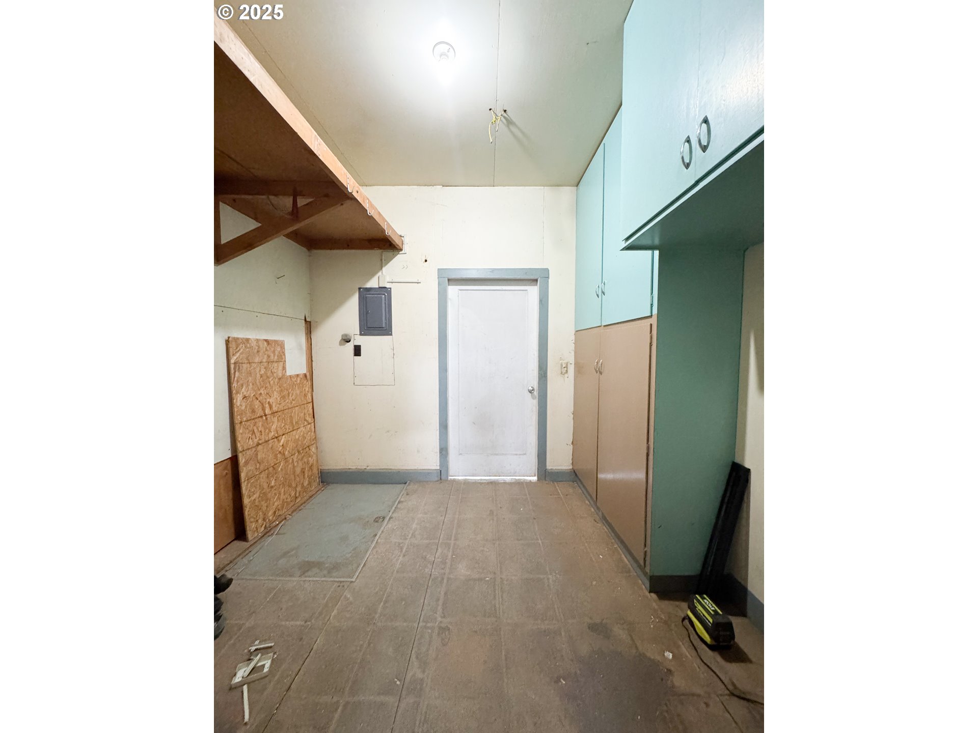 2050 Birch Street Baker City, OR 97814 - Photo 19 of 31 a view of a hallway with closet