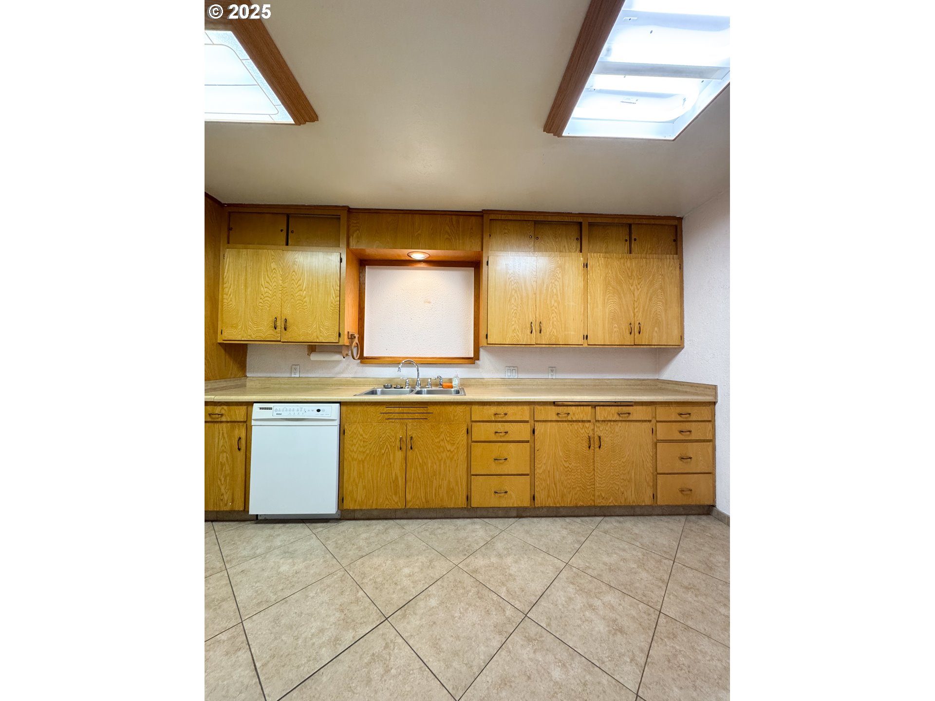 2050 Birch Street Baker City, OR 97814 - Photo 6 of 31 a bathroom with a sink and a mirror