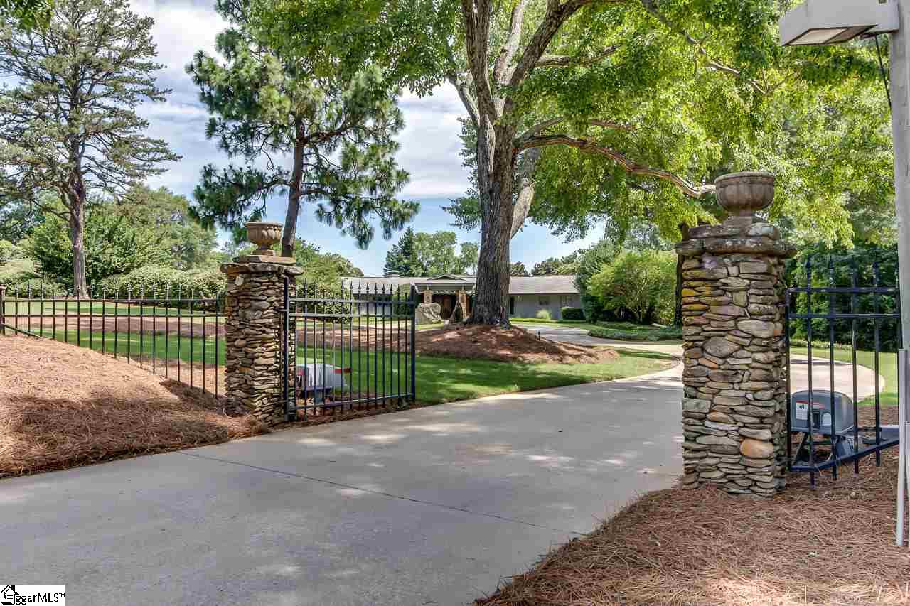 621 Pelham Road Greenville, SC 29615 - Photo 2 of 36