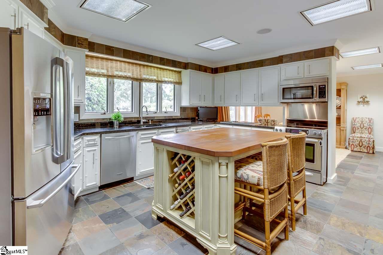621 Pelham Road Greenville, SC 29615 - Photo 5 of 36