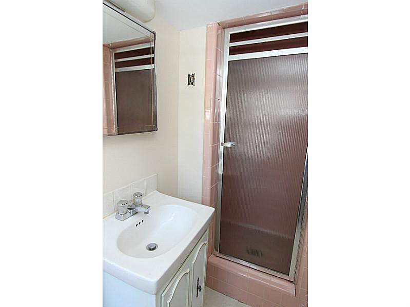 704 Valleyview Road Mt. Lebanon, PA 15243 - Photo 22 of 25 Full Bath.